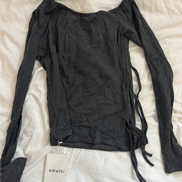 Women's Off-Shoulder Gray Top from lewkin - Picture 1 of 2